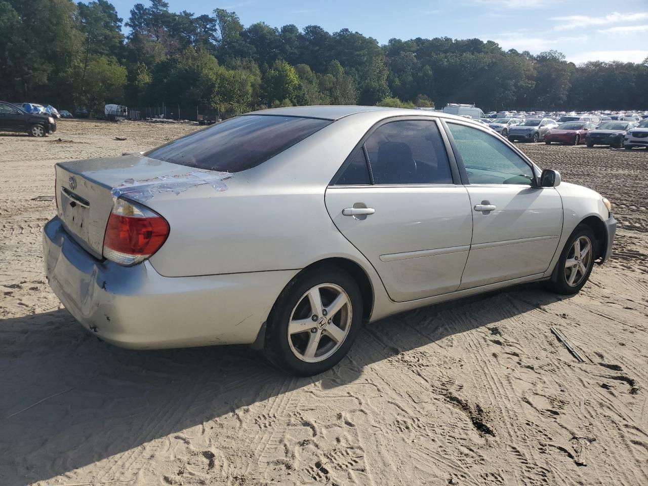 2006 TOYOTA CAMRY LE photo 3
