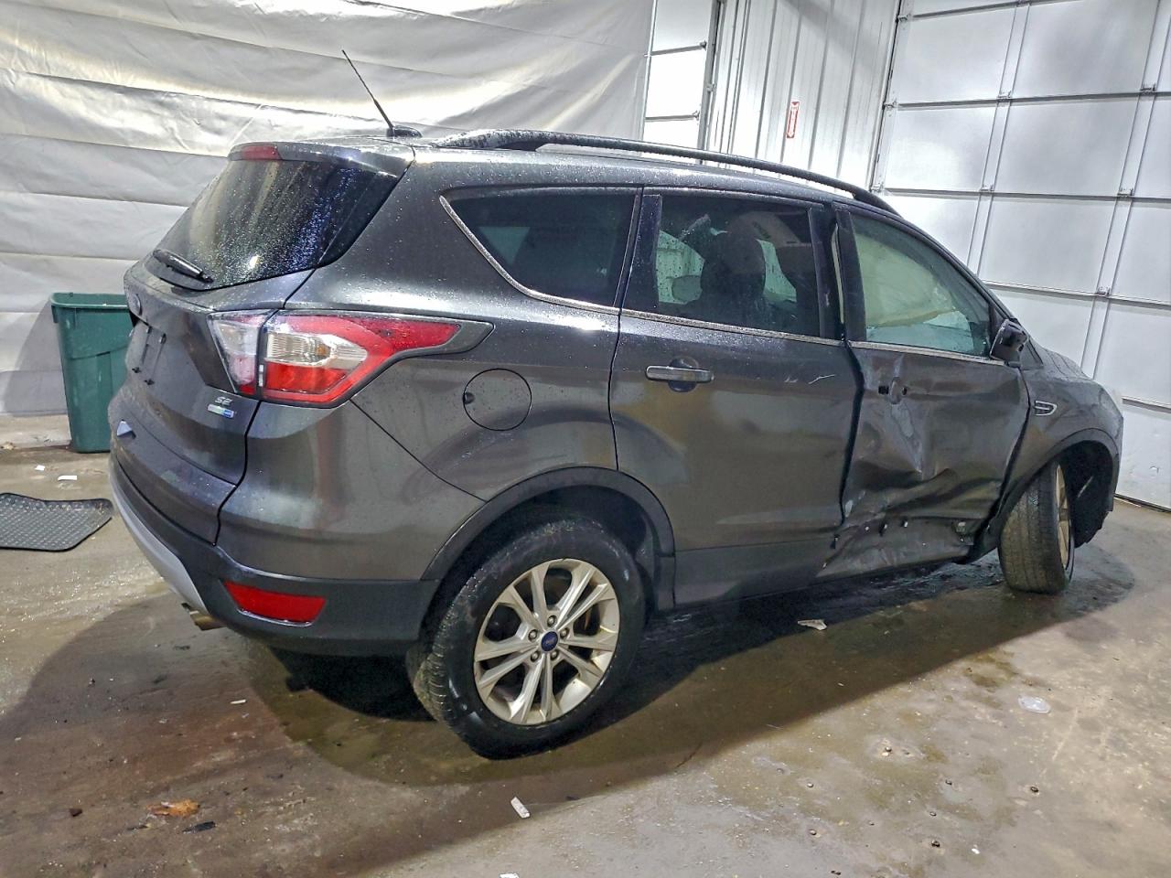2017 FORD ESCAPE SE photo 3