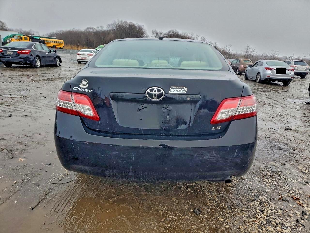 2010 TOYOTA CAMRY BASE photo 6