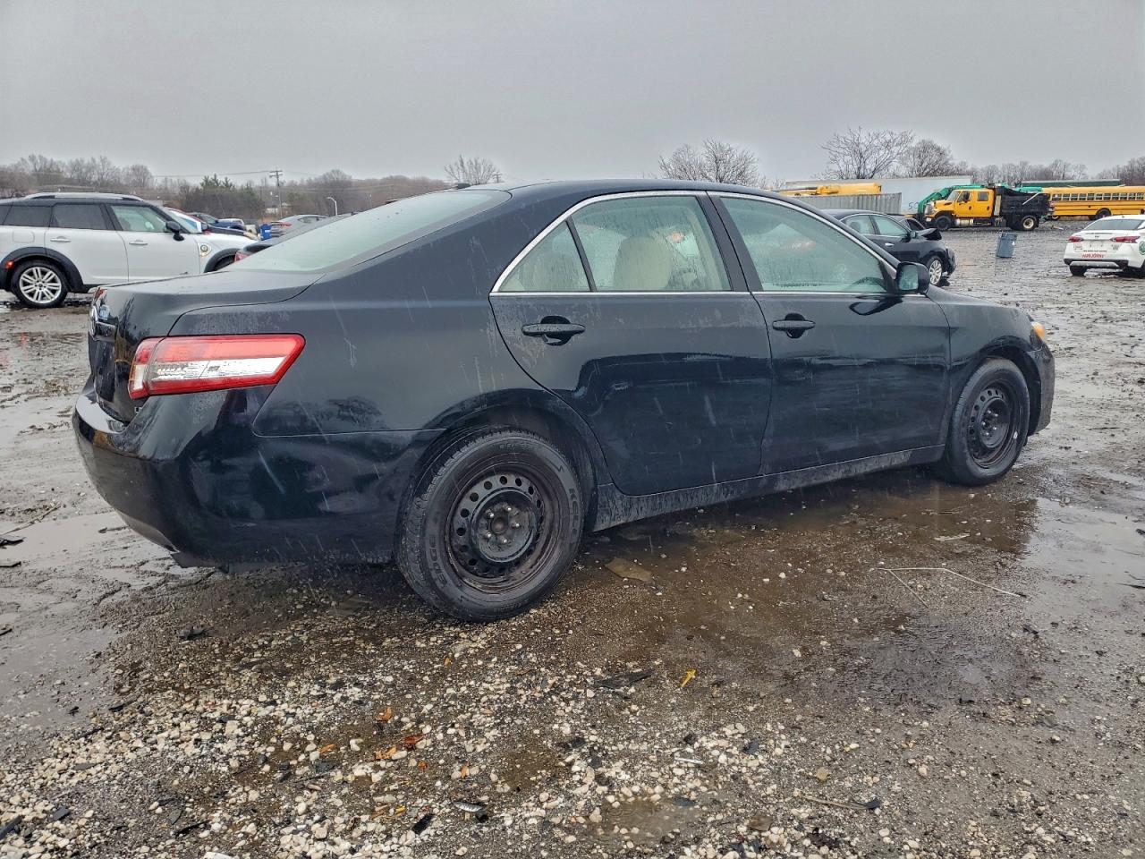 2010 TOYOTA CAMRY BASE photo 3