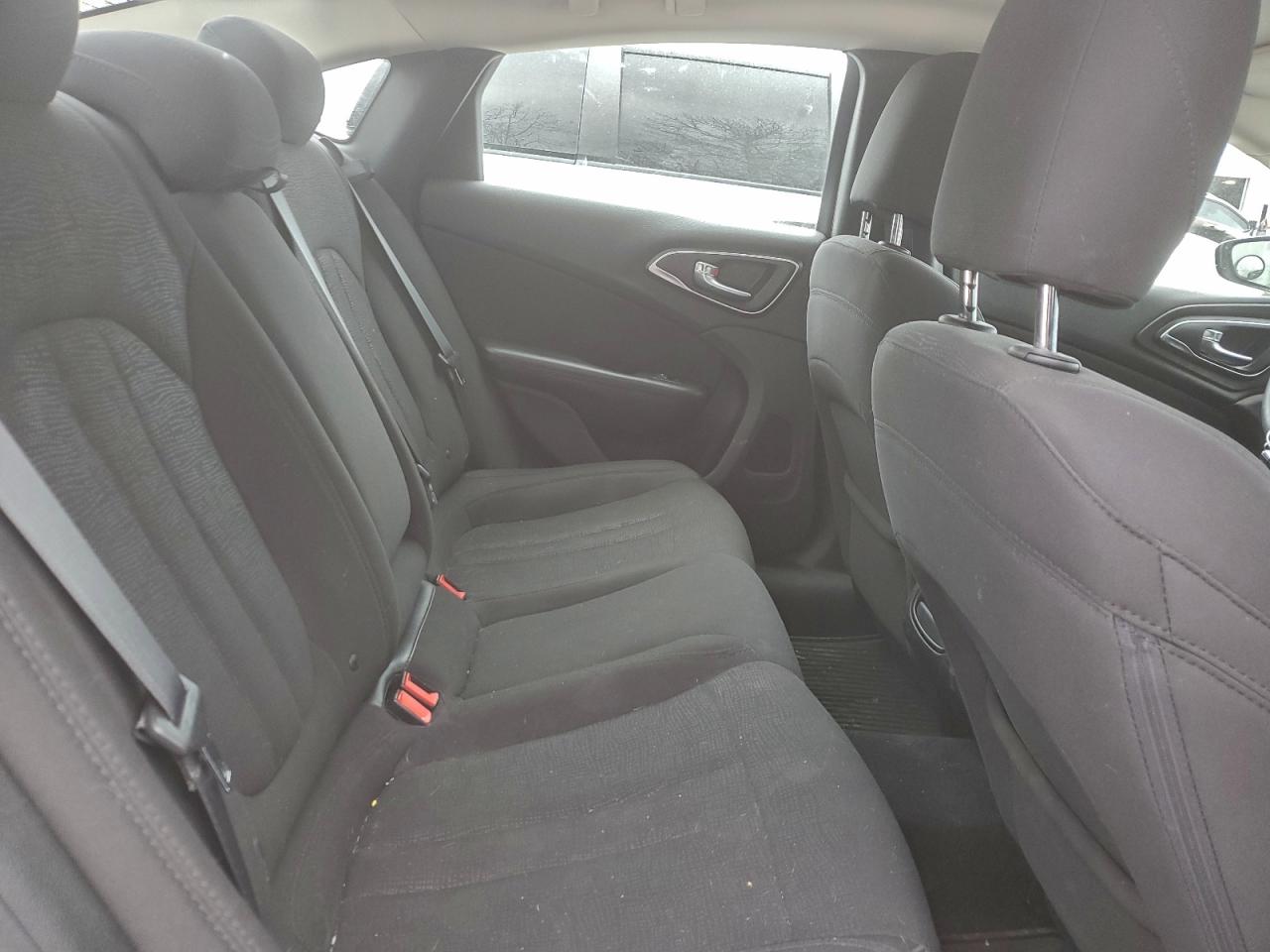 2015 CHRYSLER 200 LX photo 10
