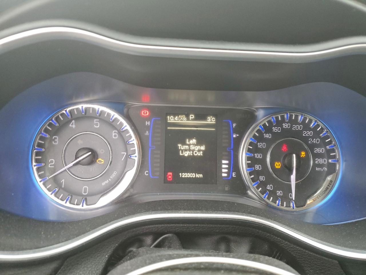 2015 CHRYSLER 200 LX photo 9