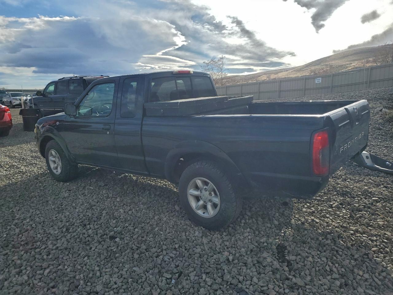 2002 NISSAN FRONTIER KING CAB XE photo 2