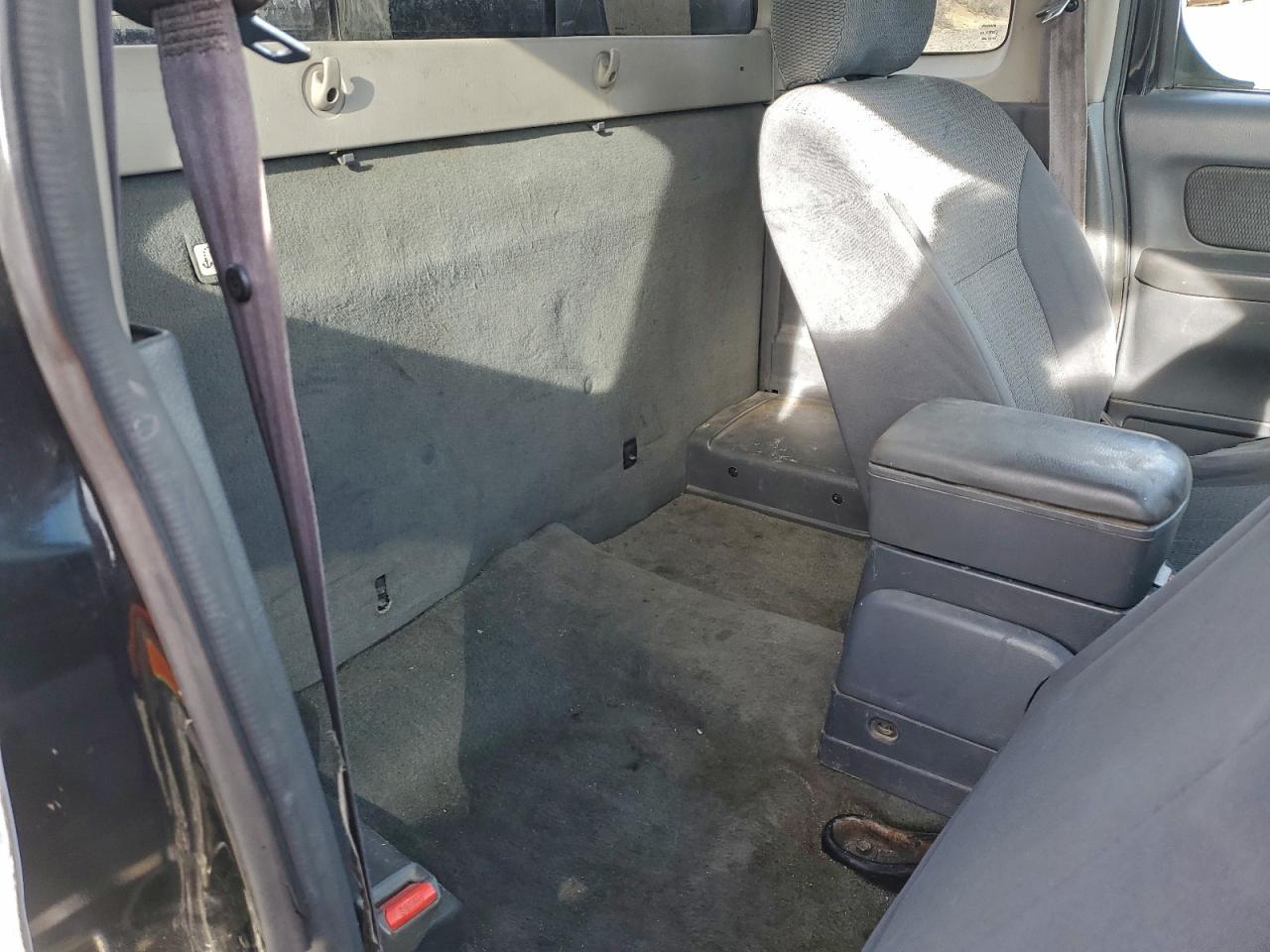 2002 NISSAN FRONTIER KING CAB XE photo 10