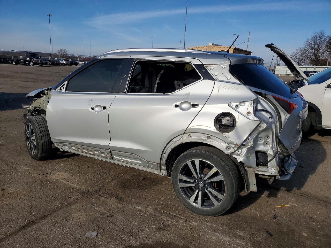 2020 NISSAN KICKS SV photo 2