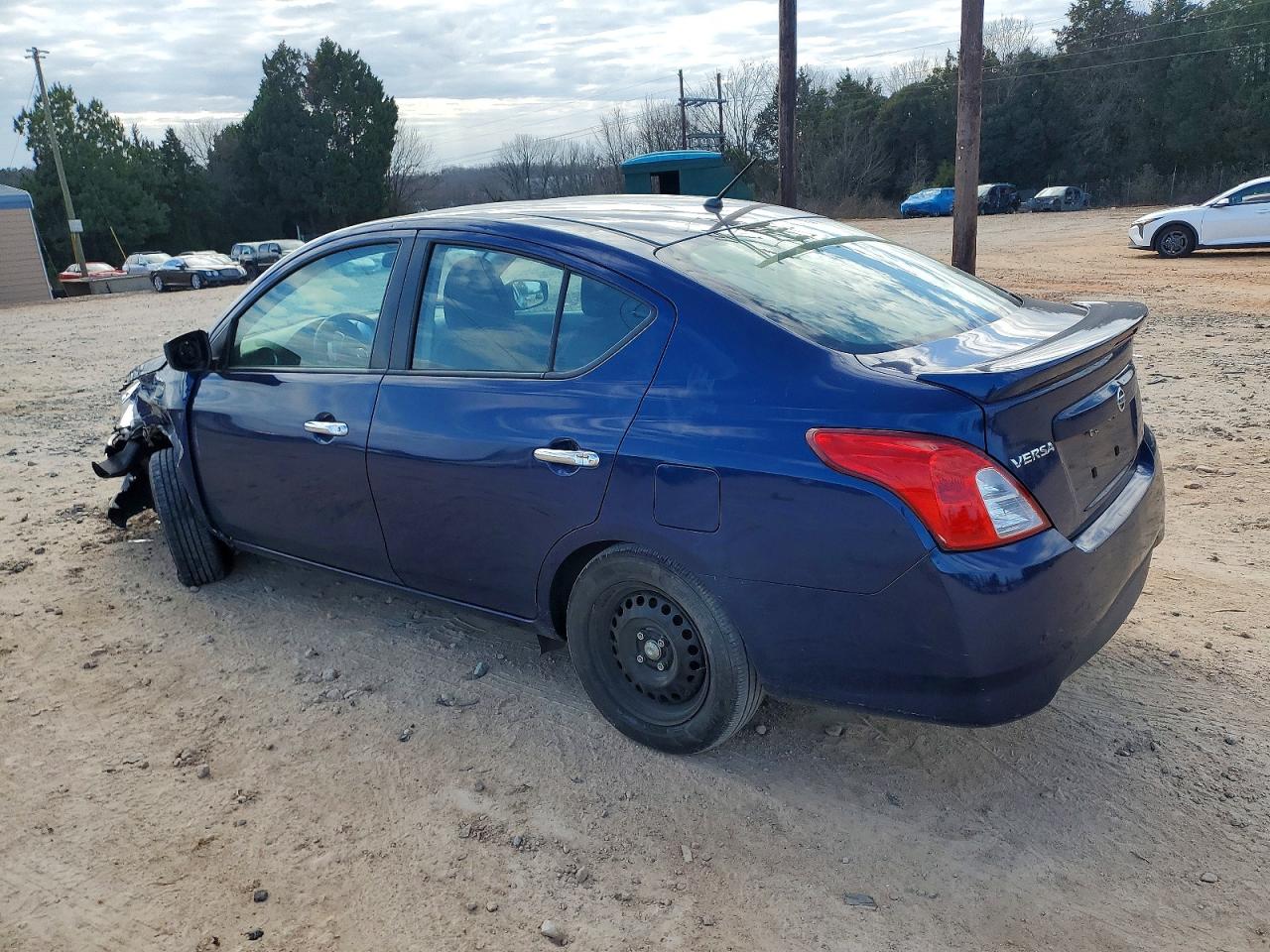2019 NISSAN VERSA S photo 4