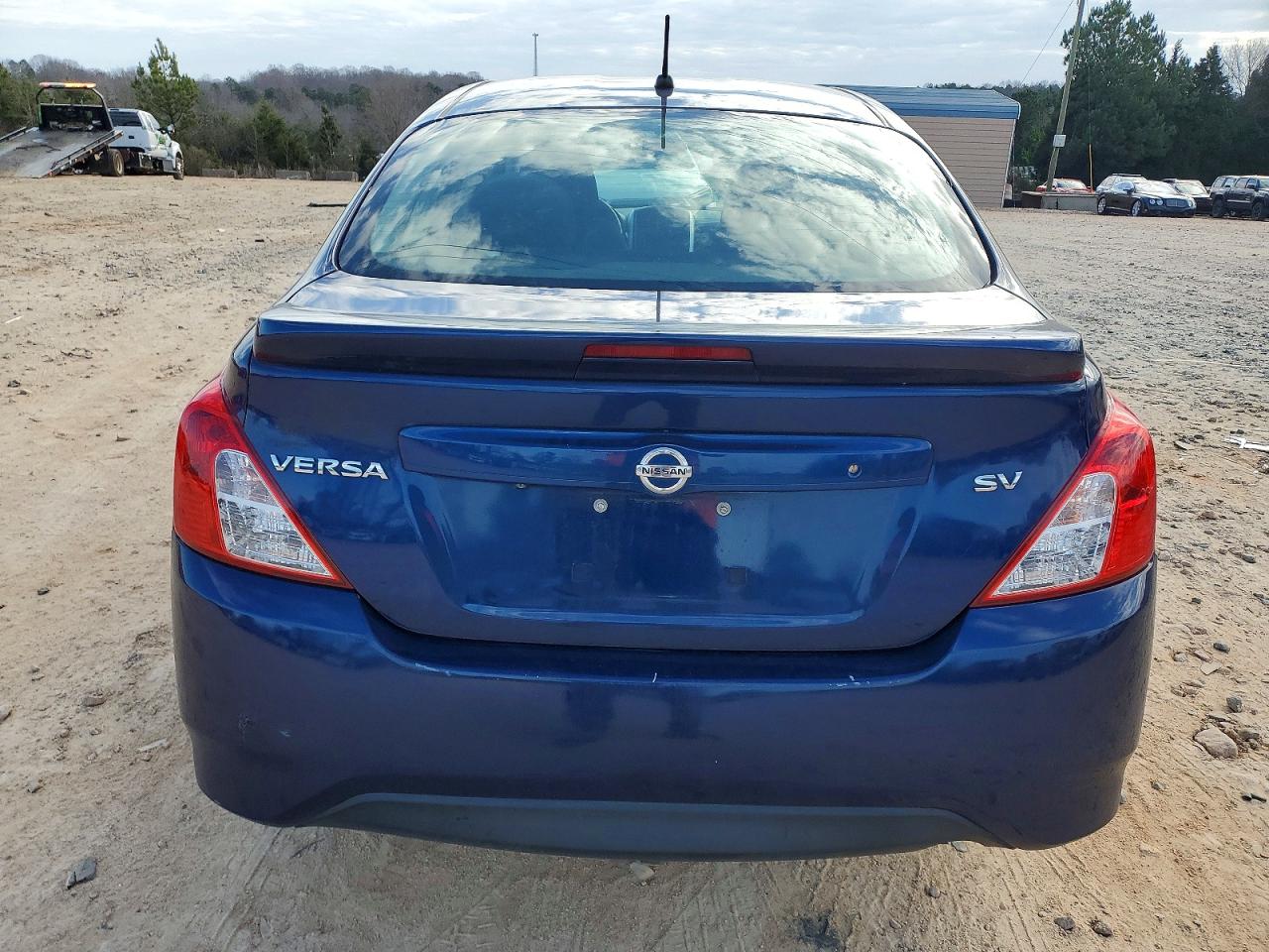 2019 NISSAN VERSA S photo 16