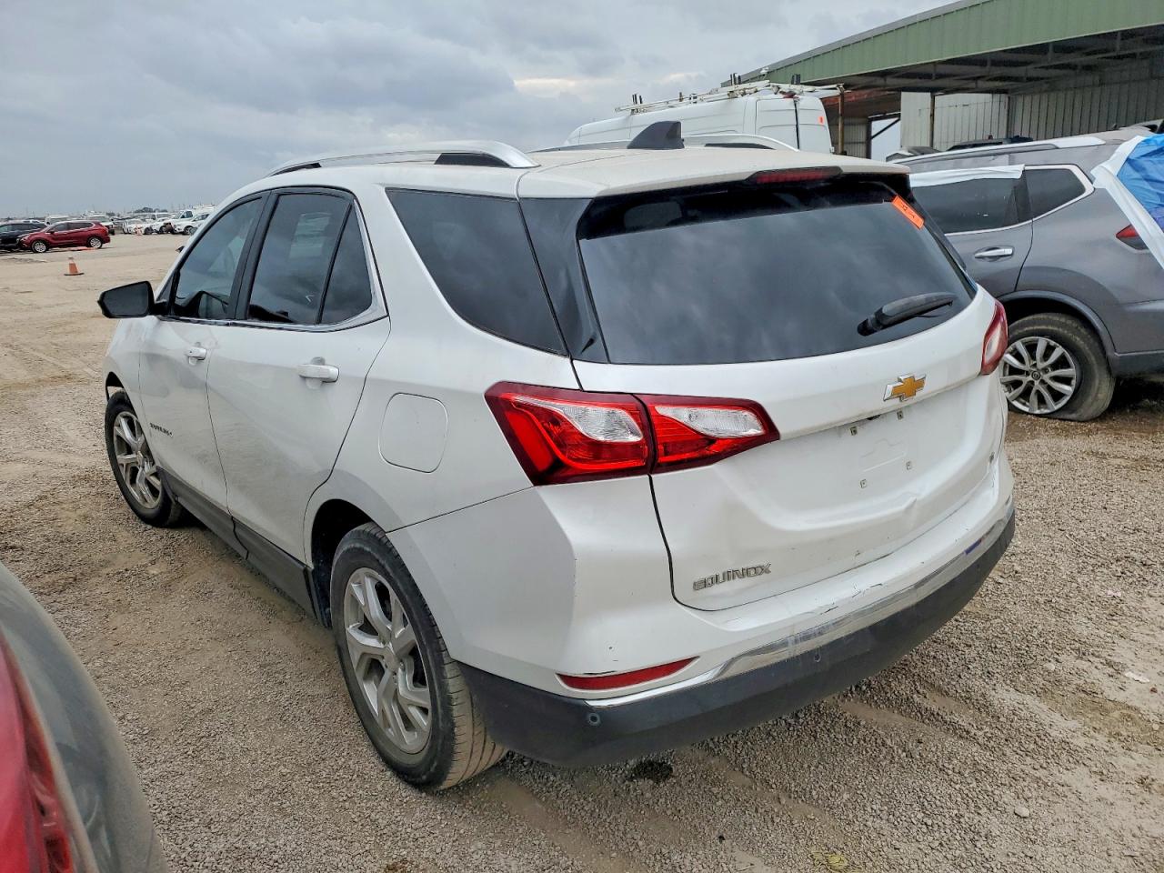 2021 CHEVROLET EQUINOX LT photo 2
