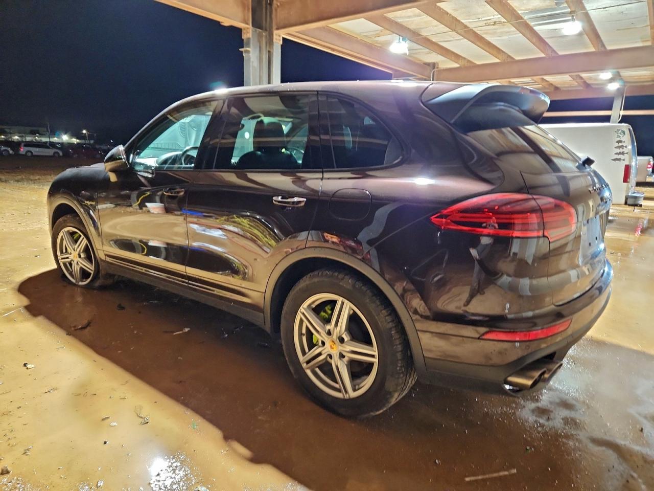 2016 PORSCHE CAYENNE SE HYBRID photo 2