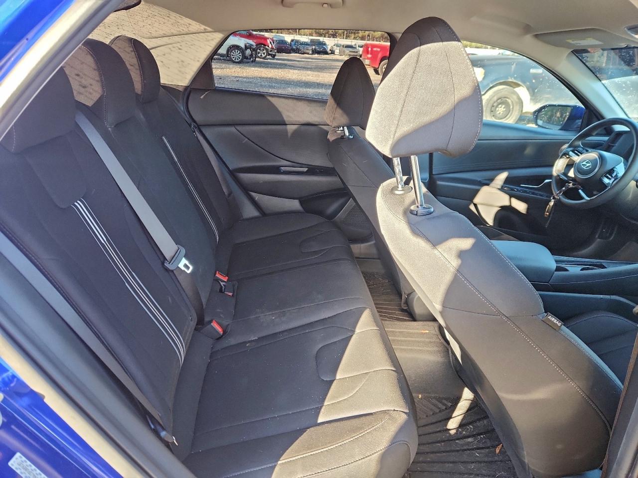 2023 HYUNDAI ELANTRA BLUE photo 28