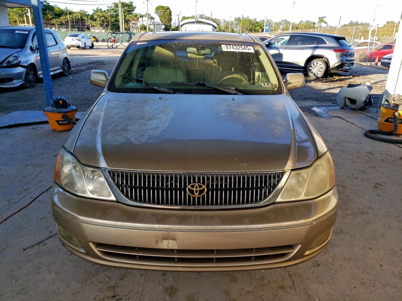 2002 TOYOTA AVALON XL photo 5
