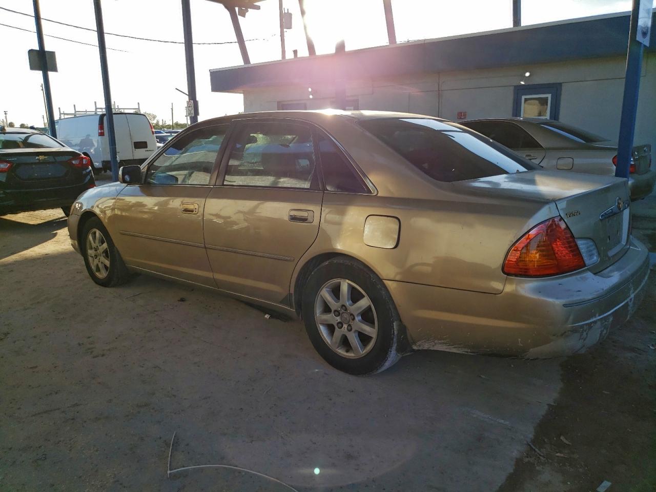 2002 TOYOTA AVALON XL photo 2