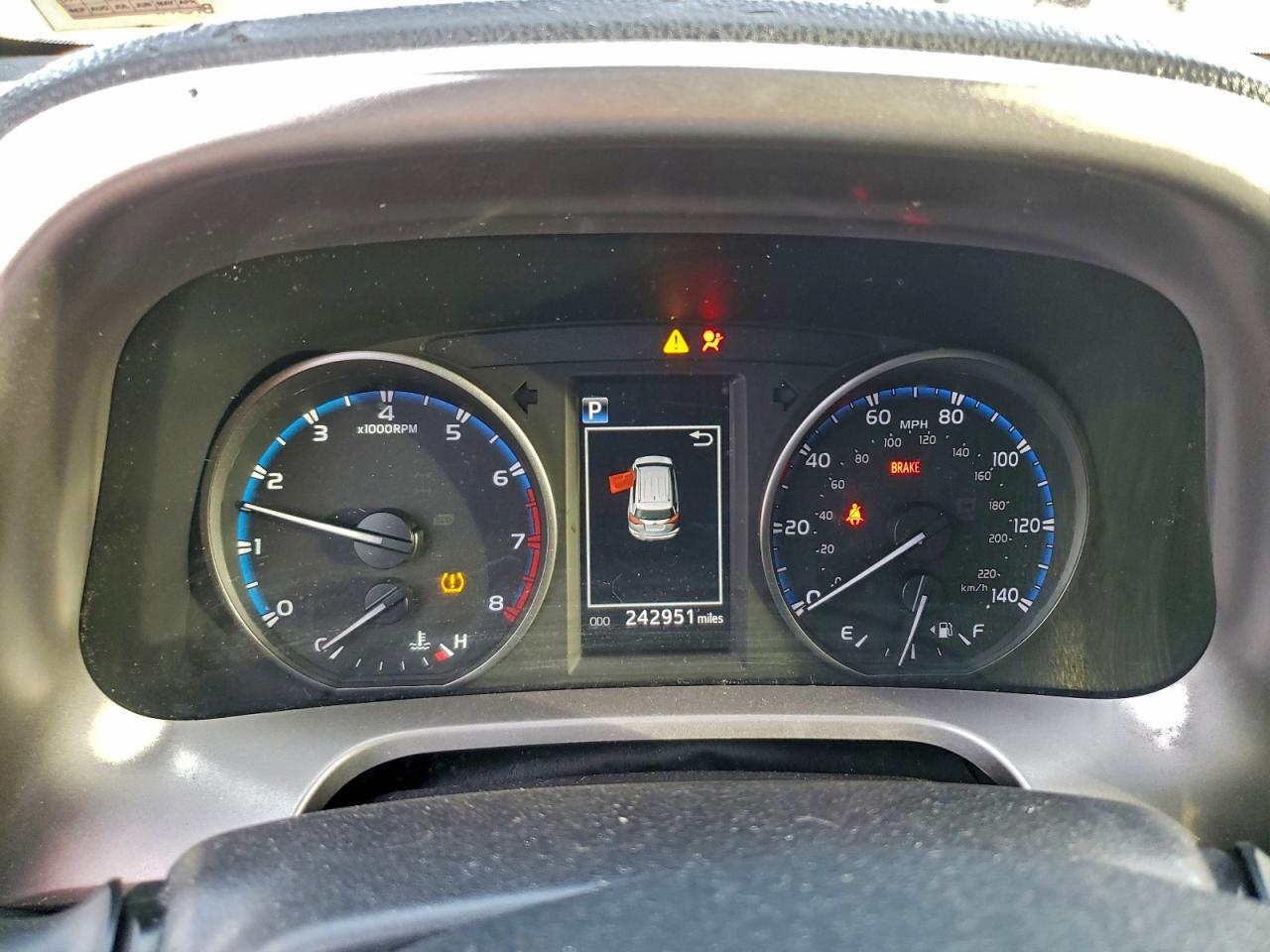 2018 TOYOTA RAV4 LE photo 9