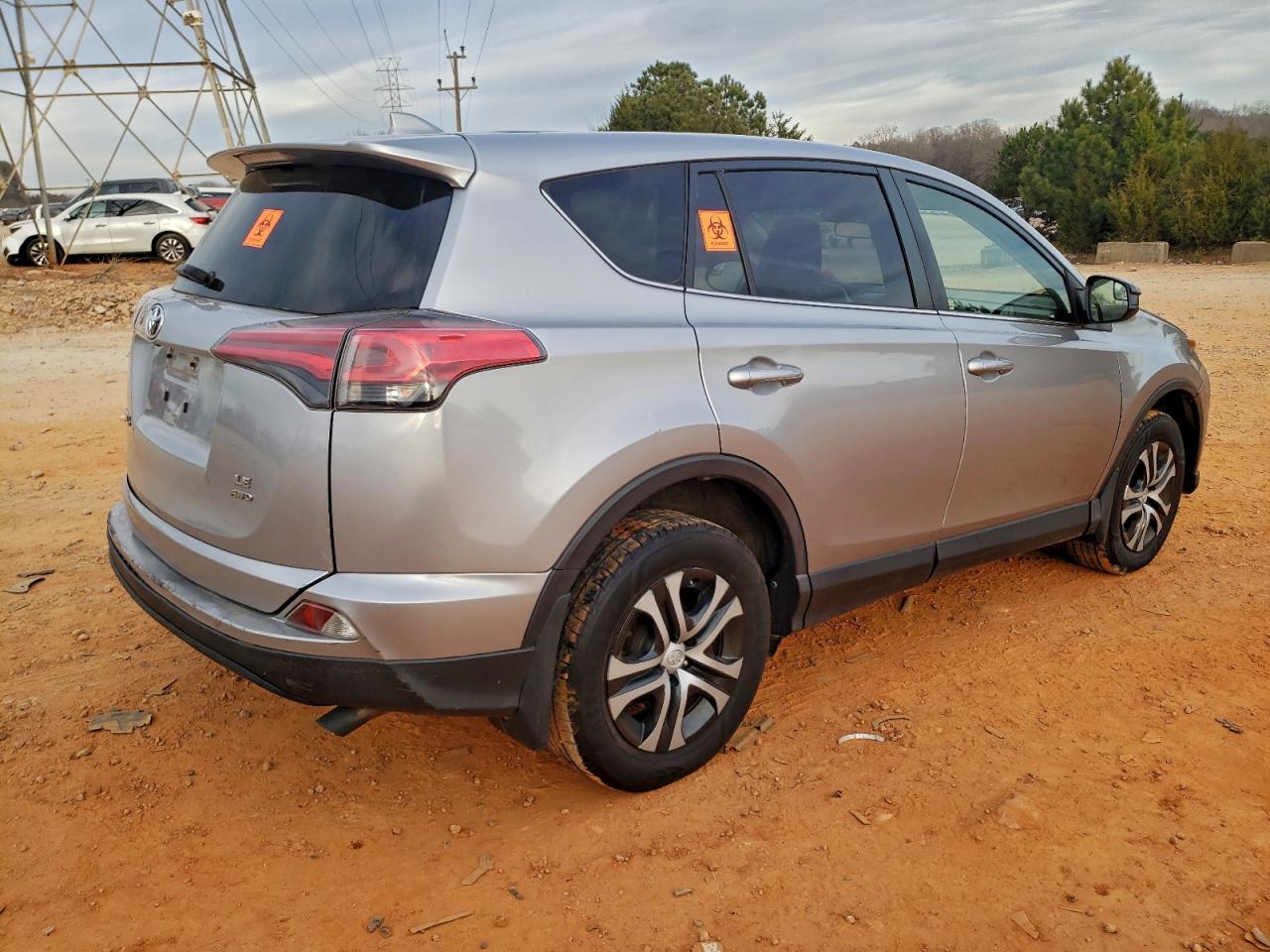 2018 TOYOTA RAV4 LE photo 3