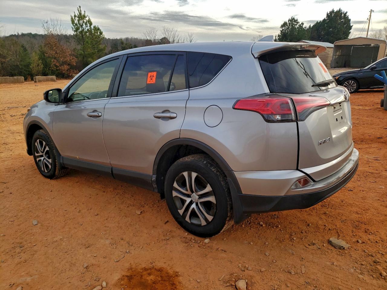 2018 TOYOTA RAV4 LE photo 2