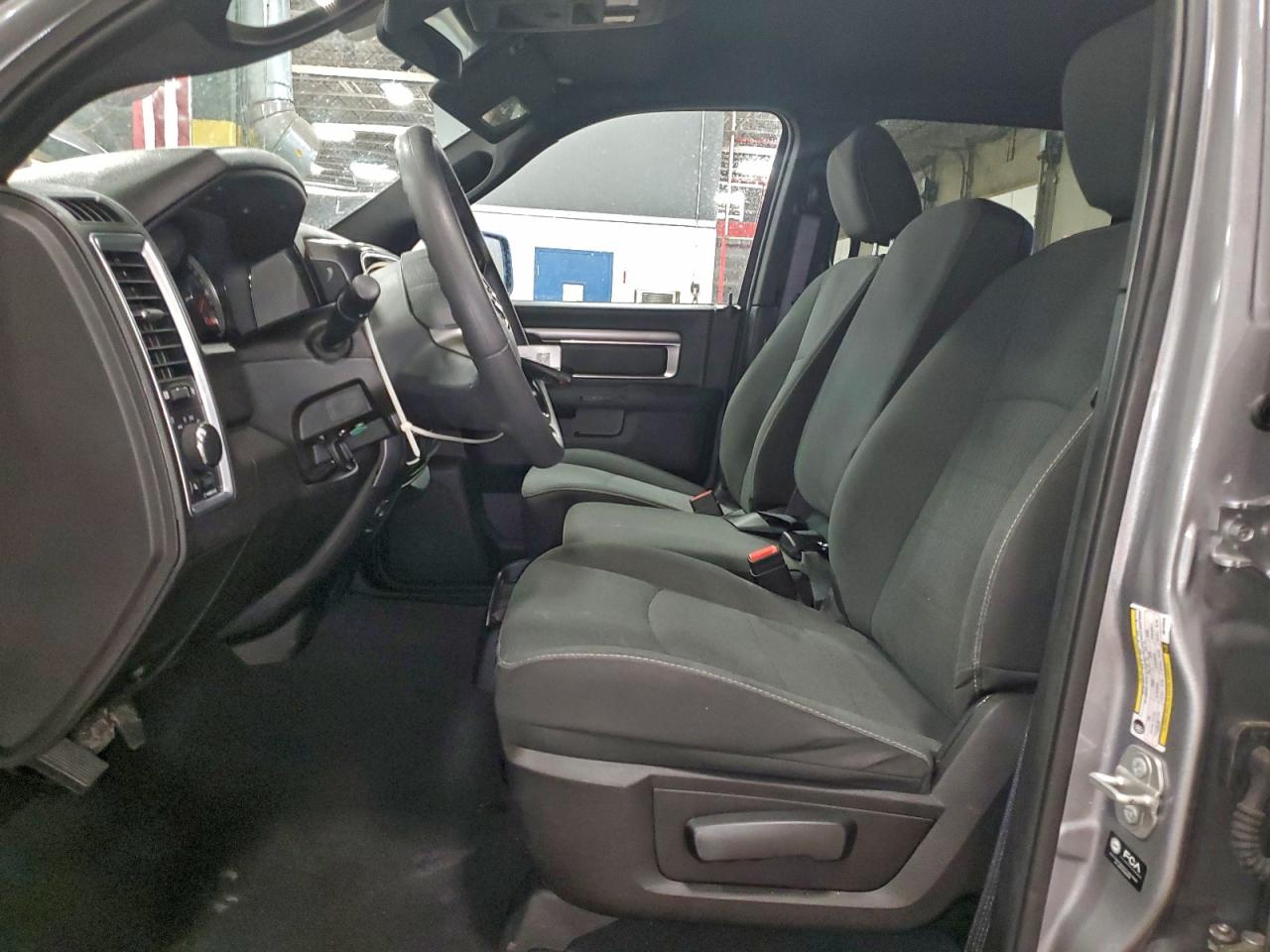 2024 RAM 1500 CLASSIC SLT photo 7