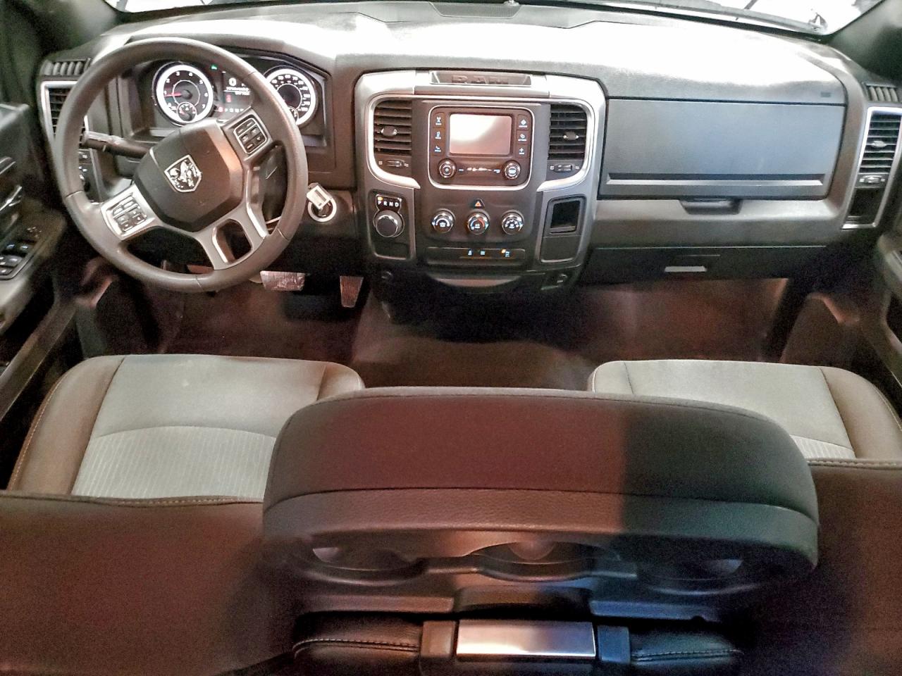 2024 RAM 1500 CLASSIC SLT photo 8