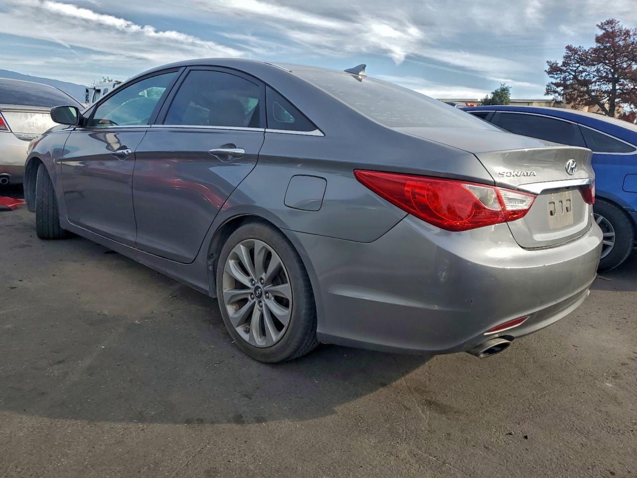 2012 HYUNDAI SONATA SE photo 2