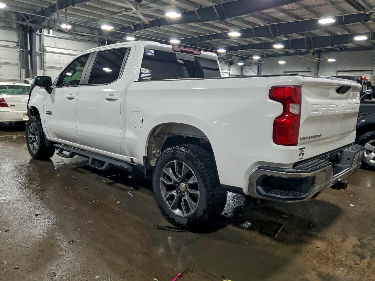 2020 CHEVROLET SILVERADO K1500 LT photo 2