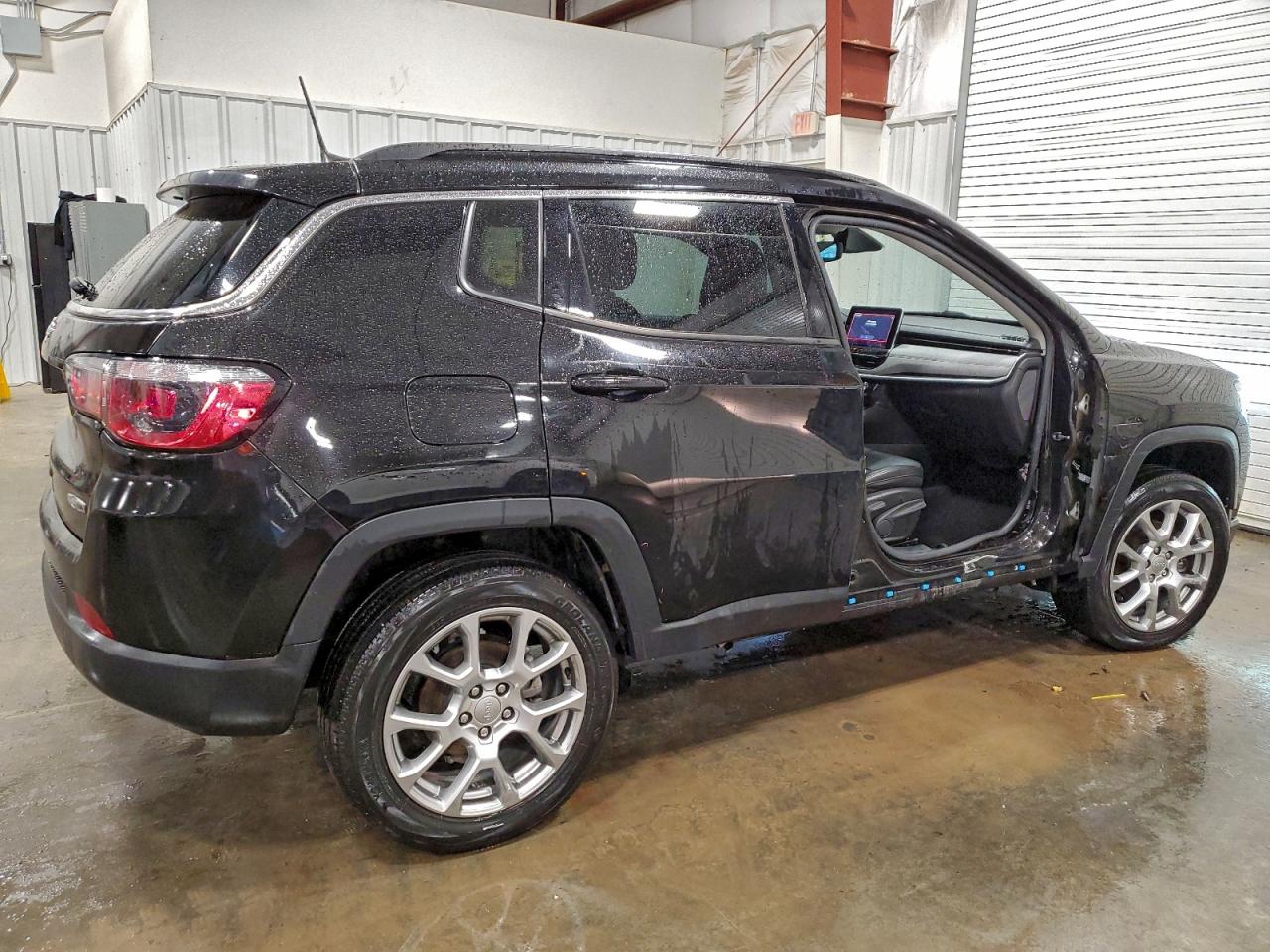 2022 JEEP COMPASS LATITUDE LUX photo 3
