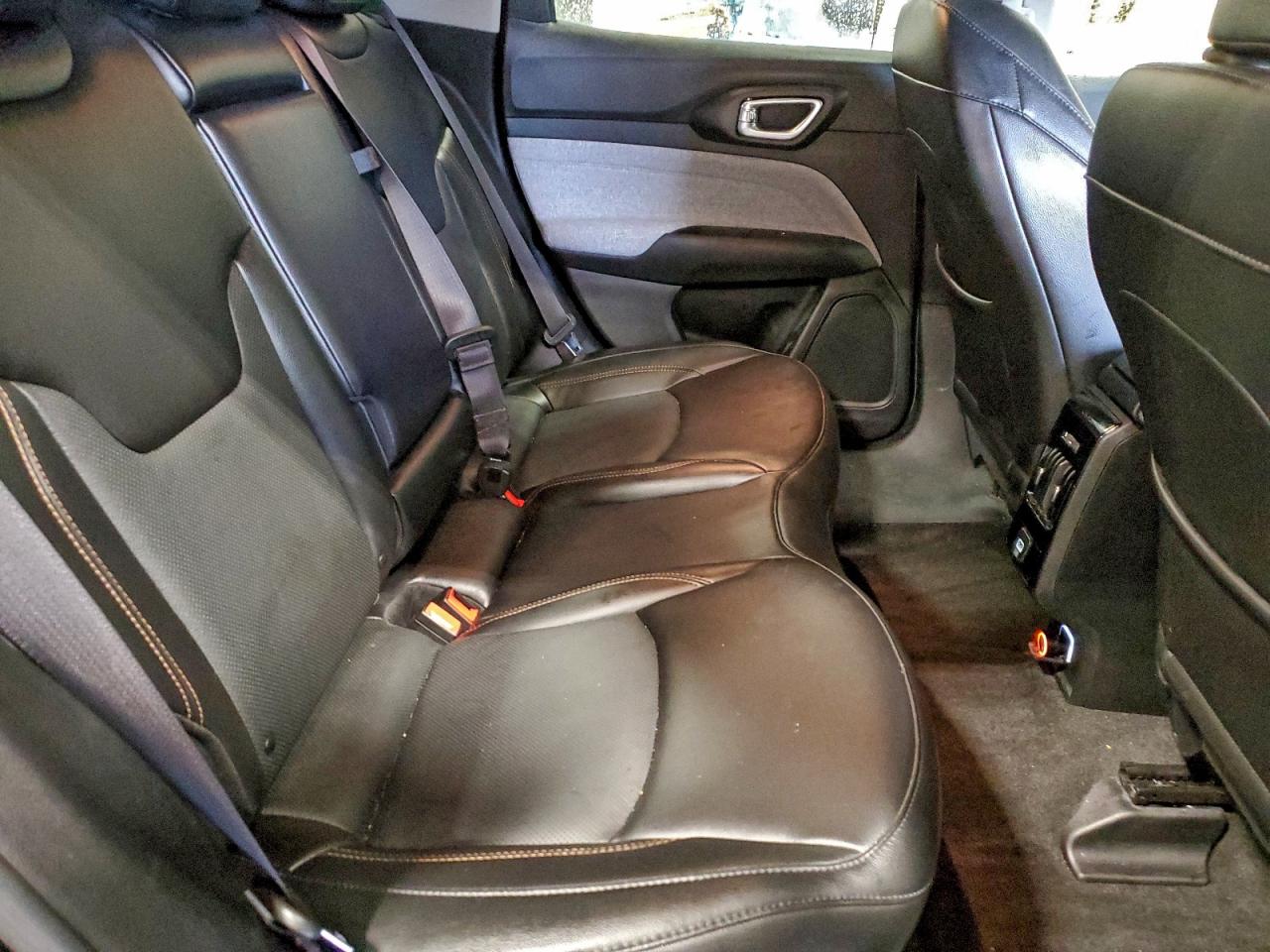 2022 JEEP COMPASS LATITUDE LUX photo 10