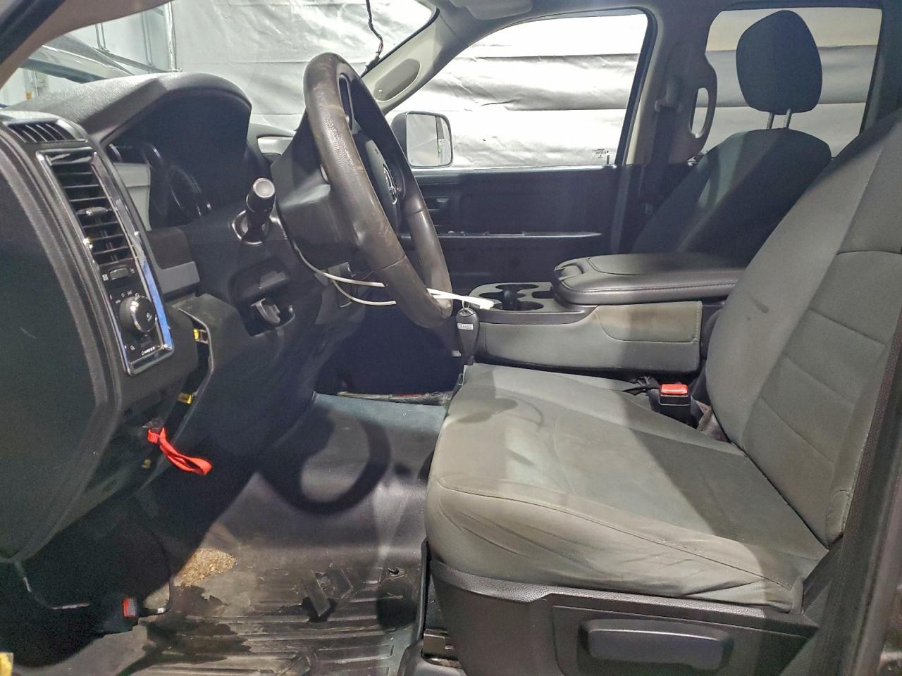 2014 RAM 1500 ST photo 13