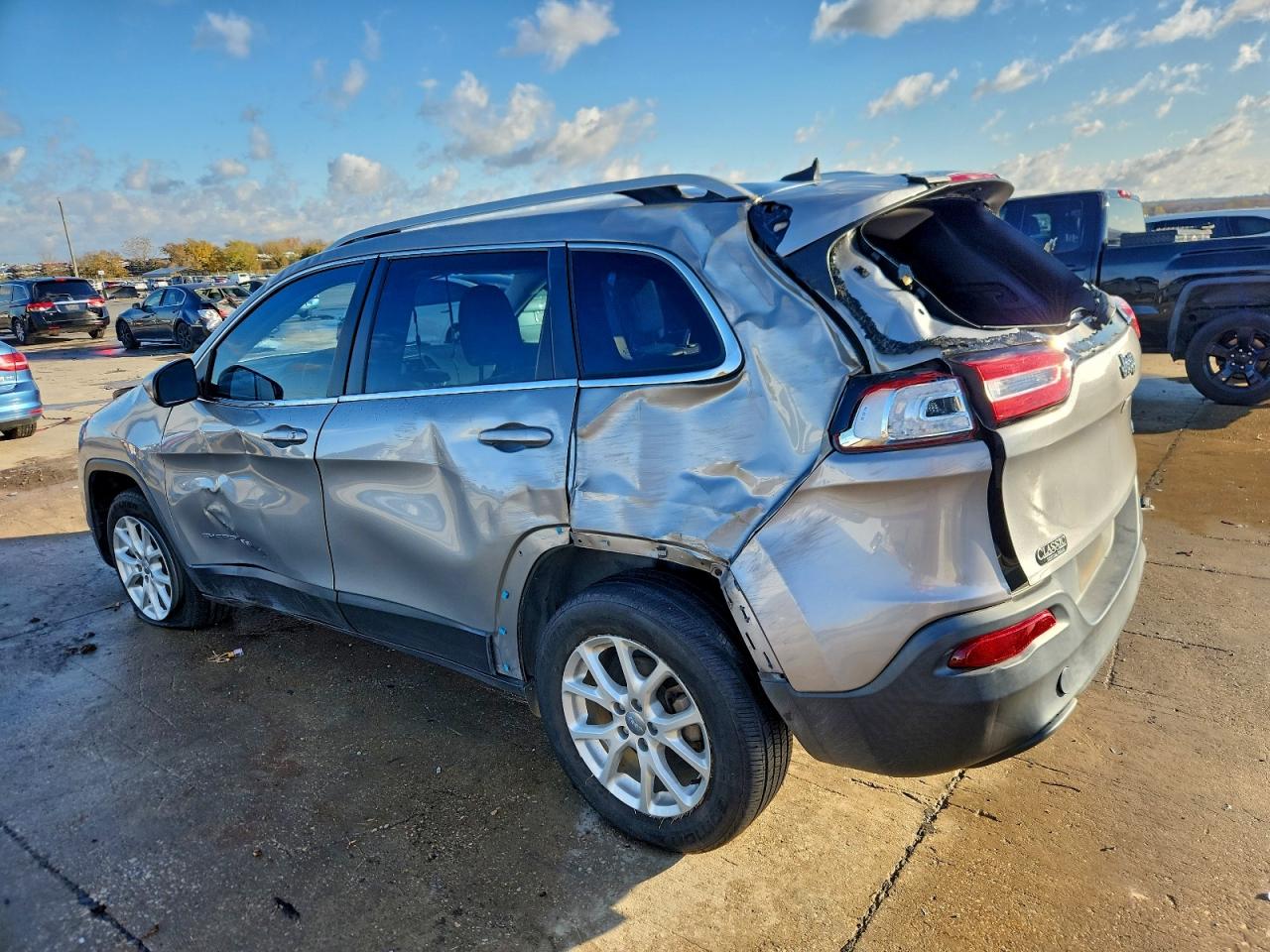 2016 JEEP CHEROKEE LATITUDE photo 2