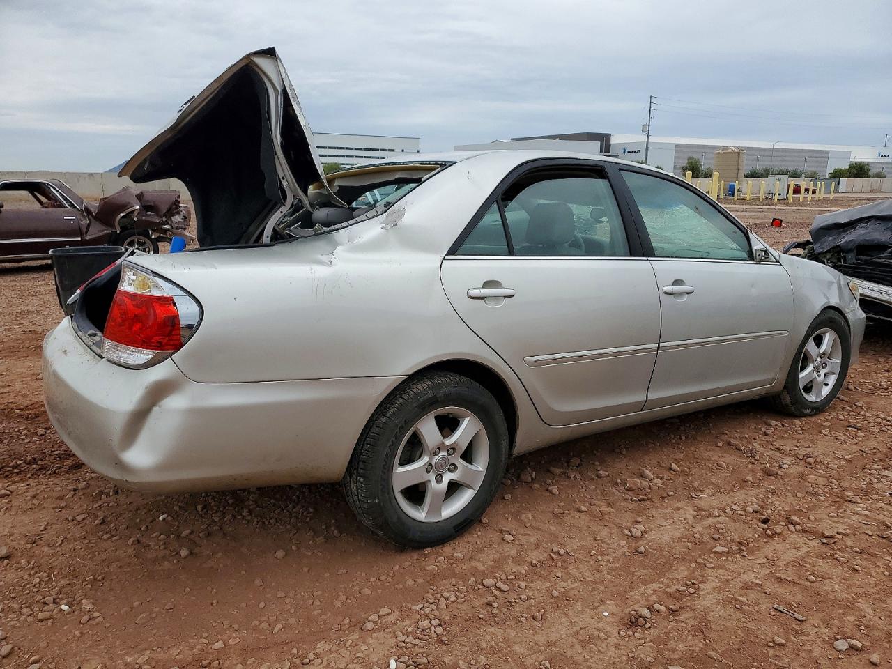 2005 TOYOTA CAMRY LE photo 5