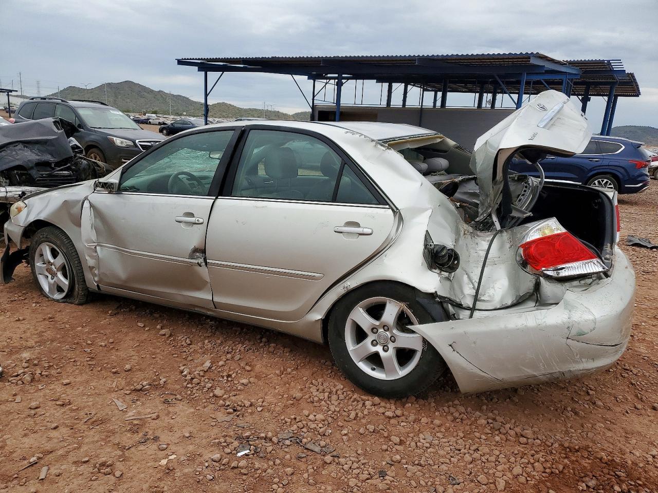 2005 TOYOTA CAMRY LE photo 3