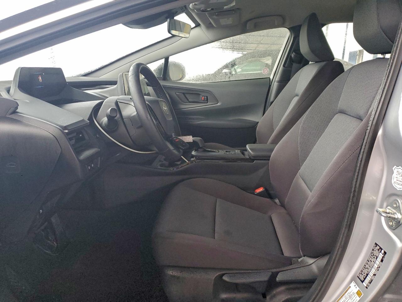 2025 TOYOTA PRIUS LE photo 7