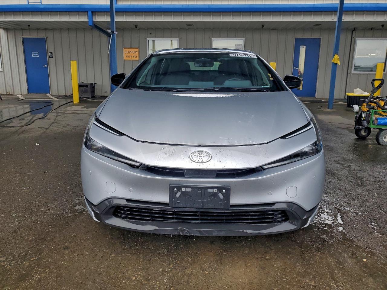 2025 TOYOTA PRIUS LE photo 5
