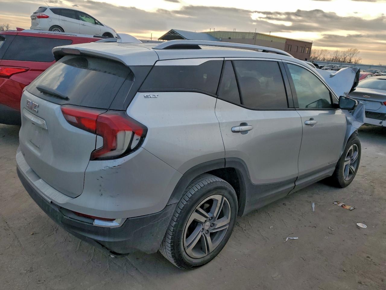 2019 GMC TERRAIN SLT photo 3