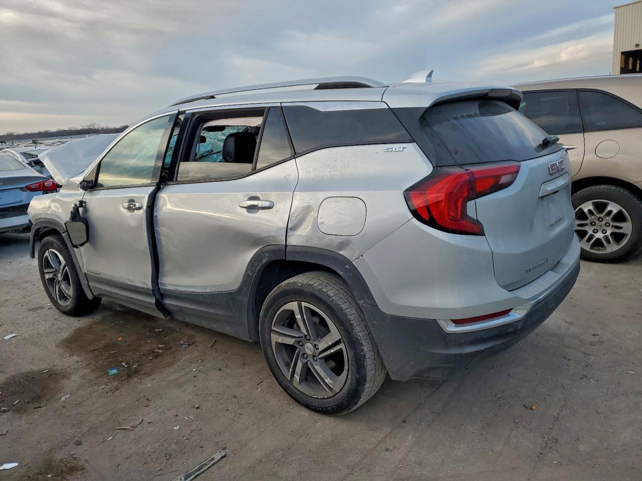 2019 GMC TERRAIN SLT photo 2
