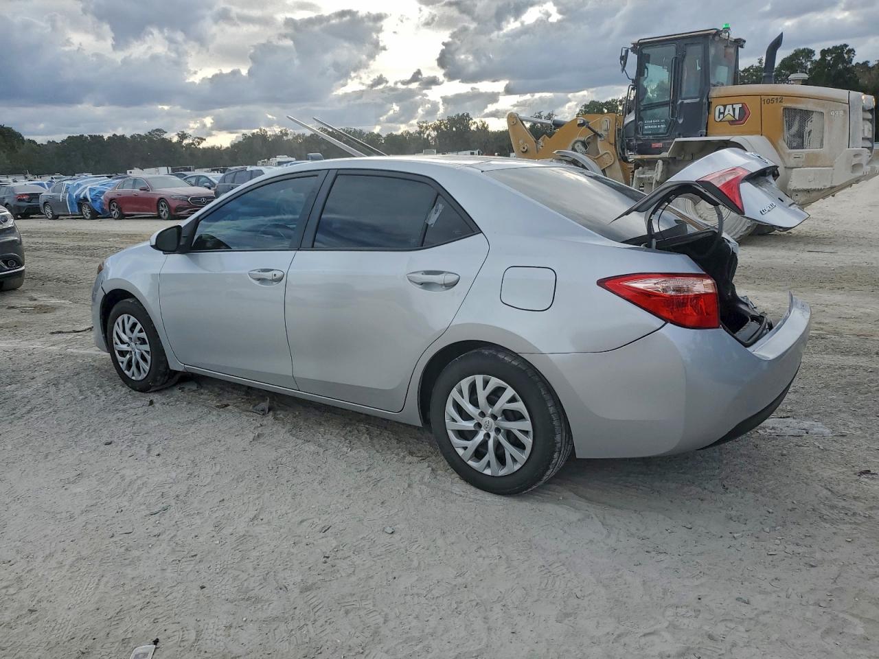 2018 TOYOTA COROLLA L photo 2