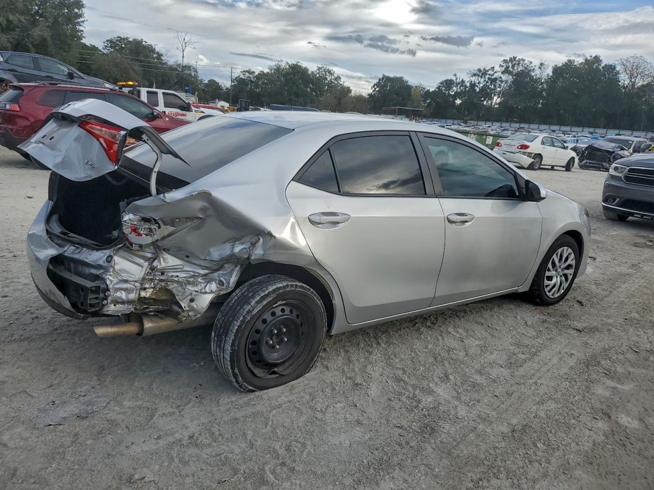 2018 TOYOTA COROLLA L photo 3