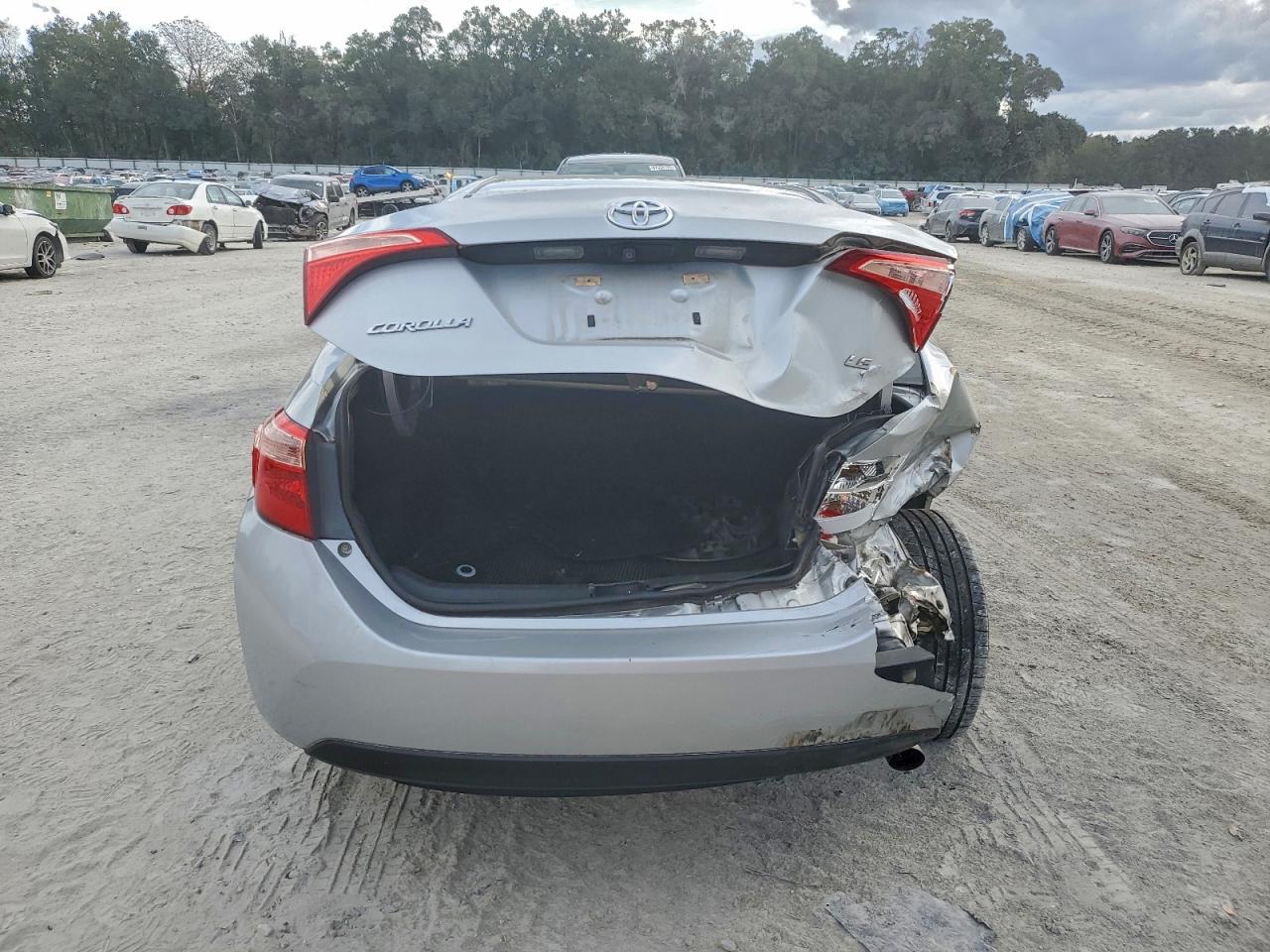 2018 TOYOTA COROLLA L photo 6