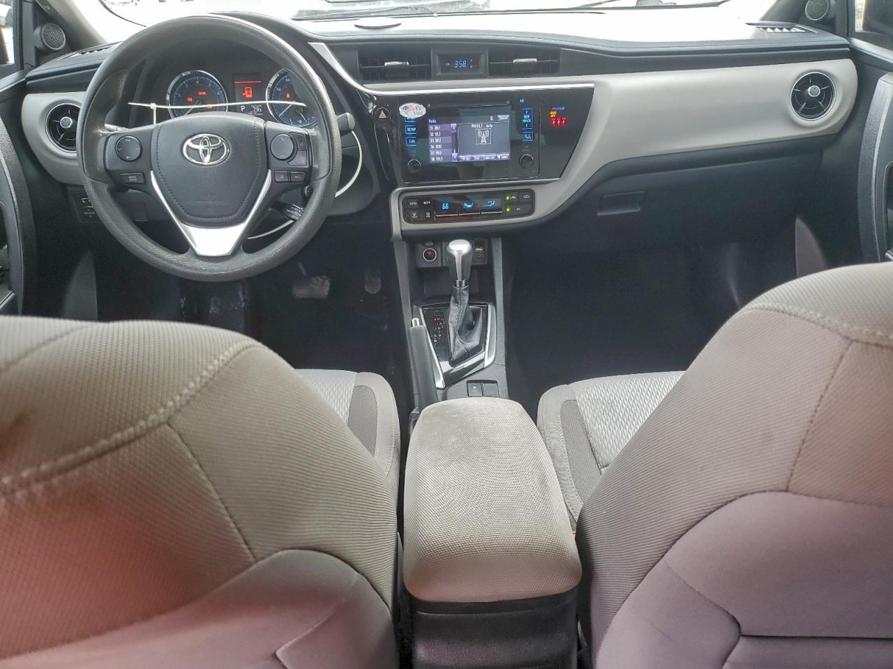 2018 TOYOTA COROLLA L photo 8