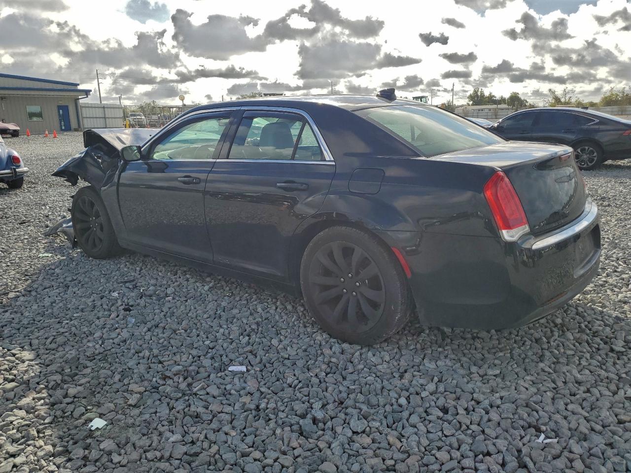 2018 CHRYSLER 300 TOURING photo 2
