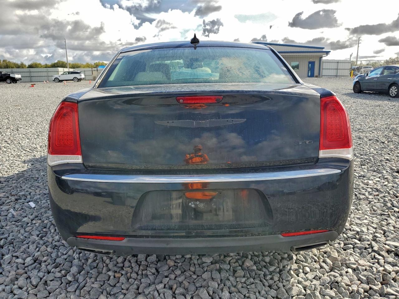 2018 CHRYSLER 300 TOURING photo 6