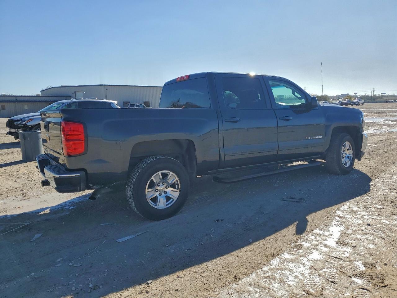 2018 CHEVROLET SILVERADO C1500 LT photo 3