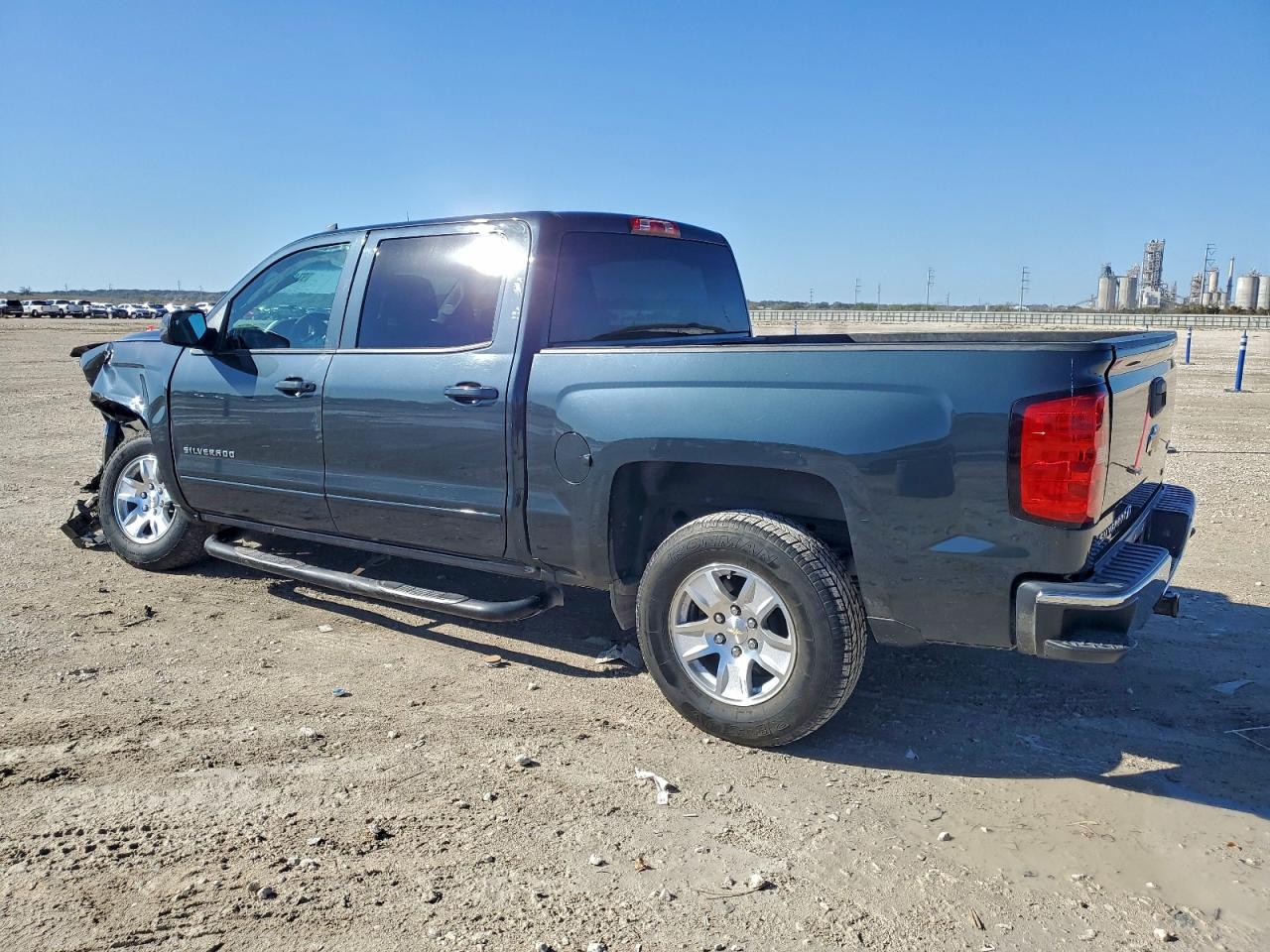 2018 CHEVROLET SILVERADO C1500 LT photo 2