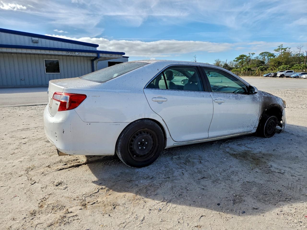 2014 TOYOTA CAMRY L photo 3