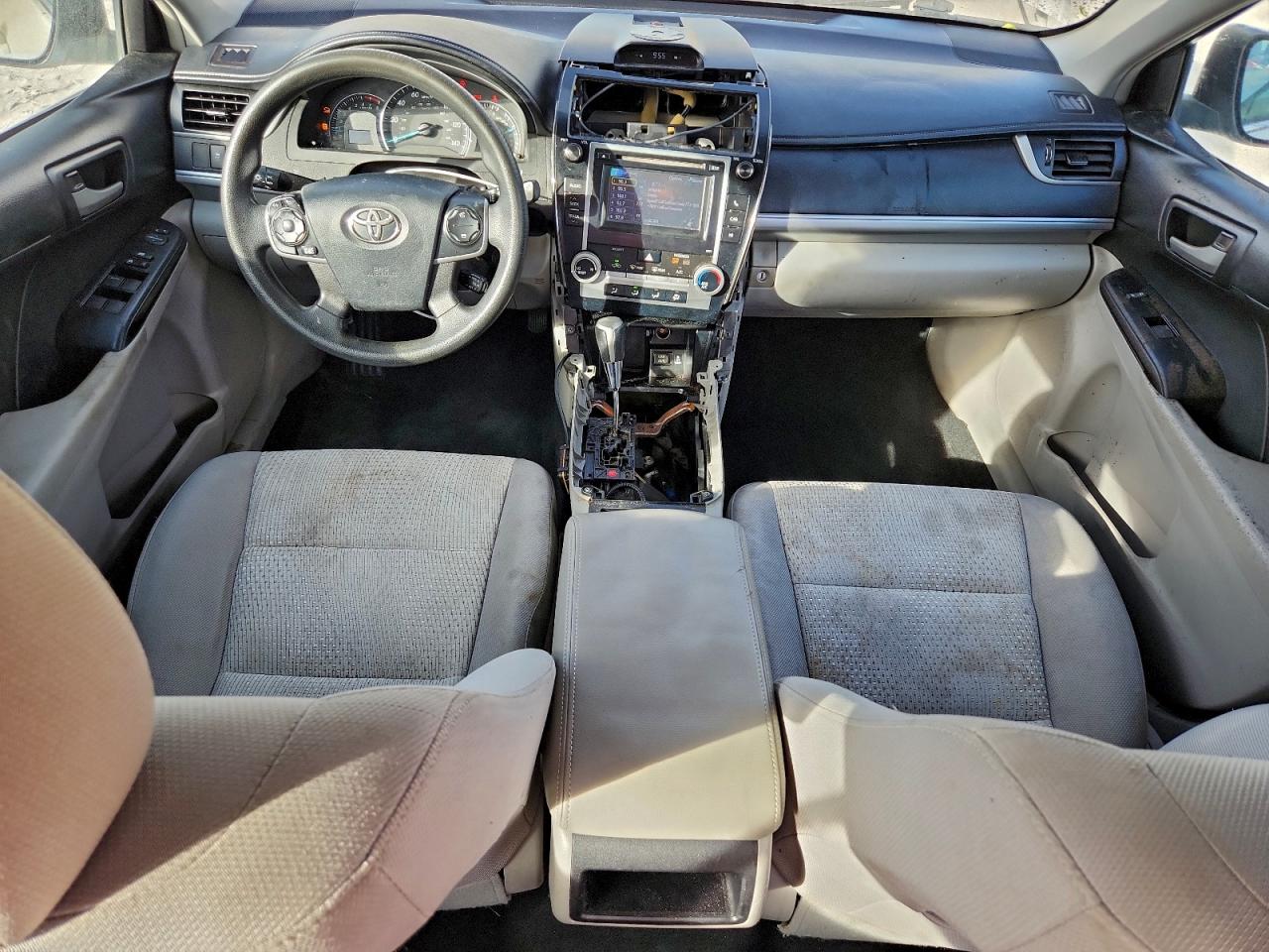 2014 TOYOTA CAMRY L photo 8