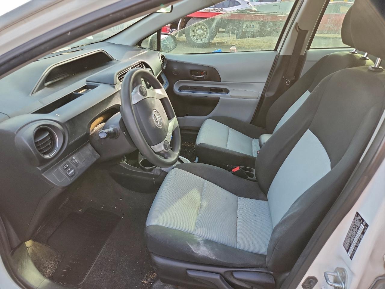 2013 TOYOTA PRIUS C photo 7