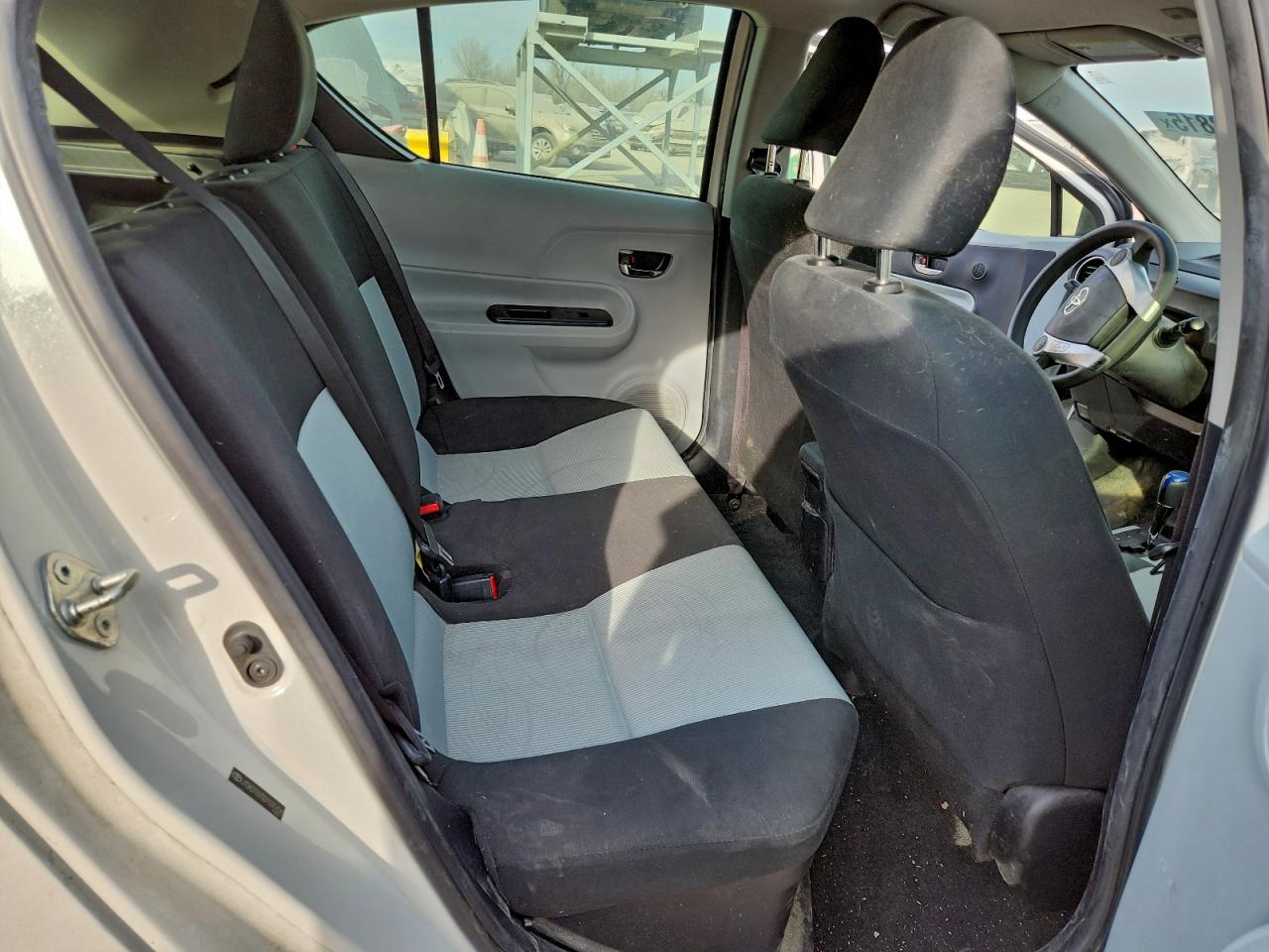 2013 TOYOTA PRIUS C photo 10