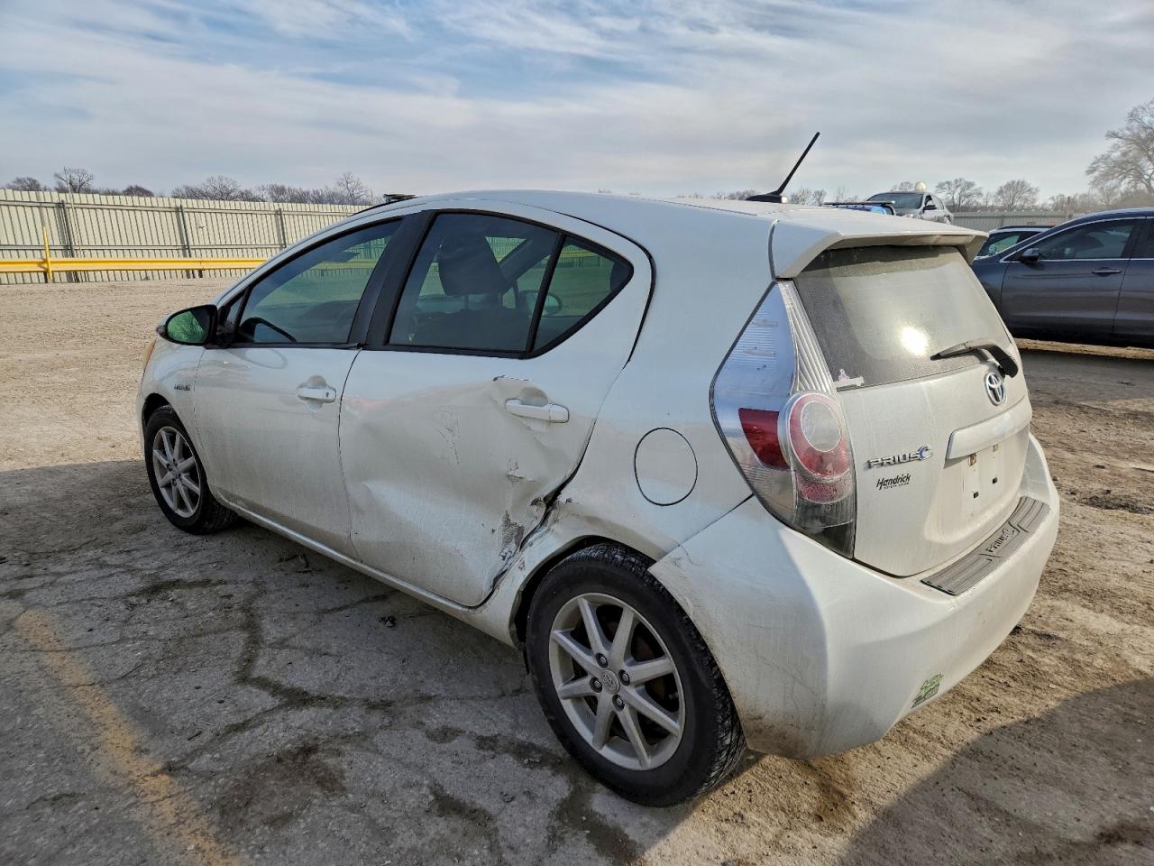 2013 TOYOTA PRIUS C photo 2