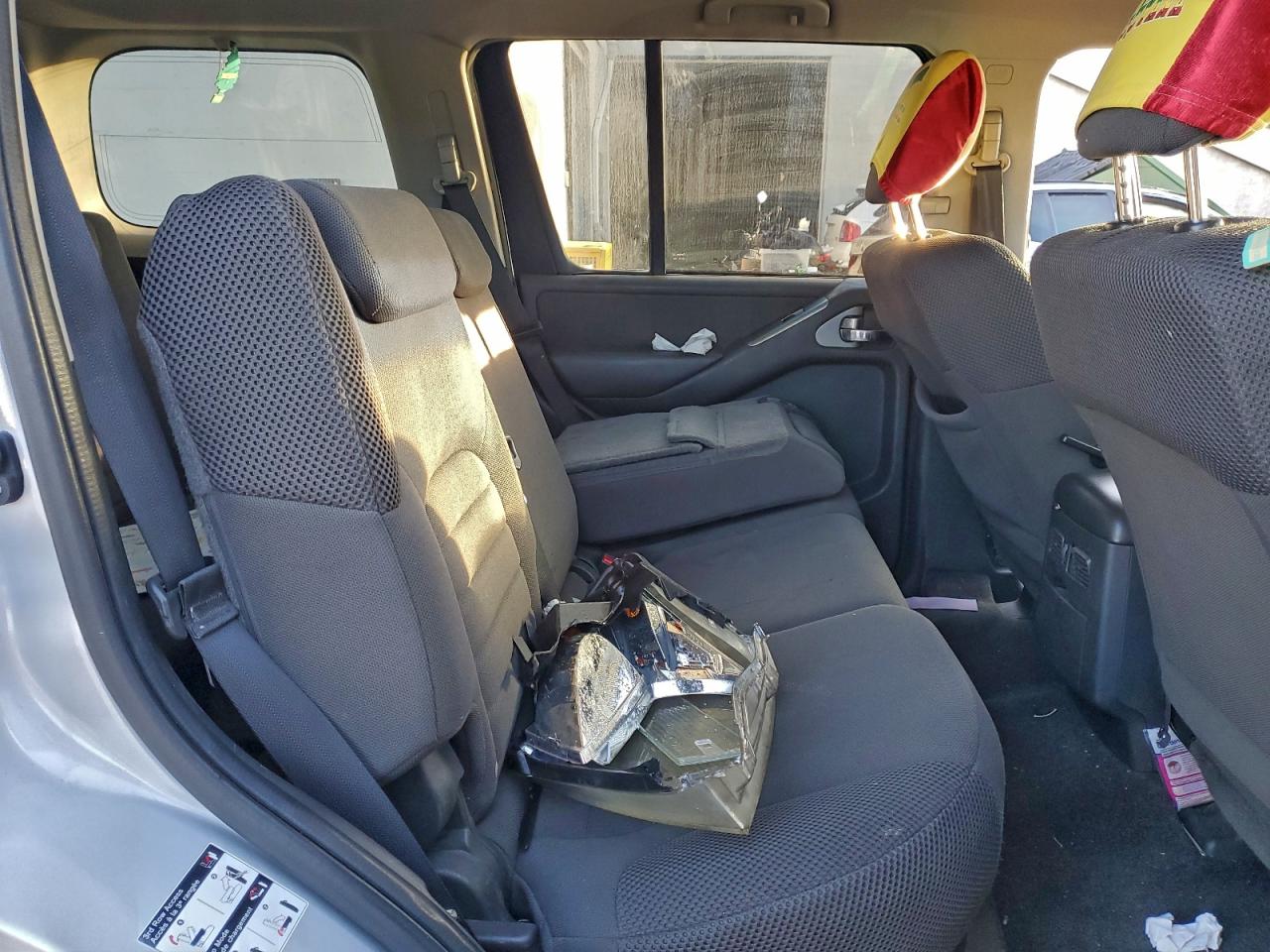 2011 NISSAN PATHFINDER S photo 11