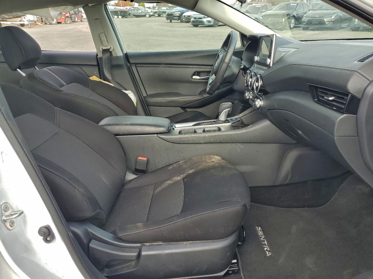 2025 NISSAN SENTRA SV photo 13