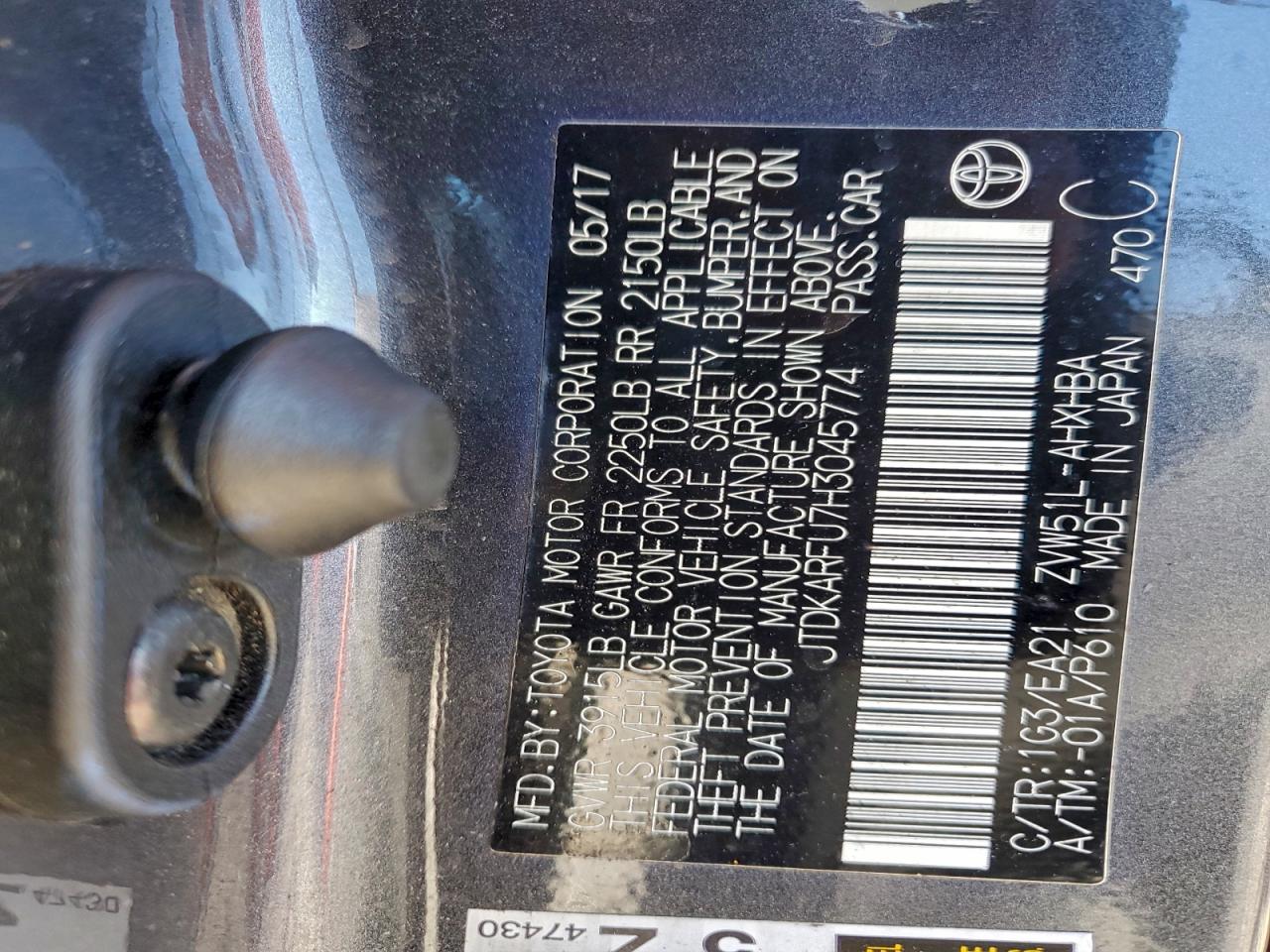 2017 TOYOTA PRIUS photo 13