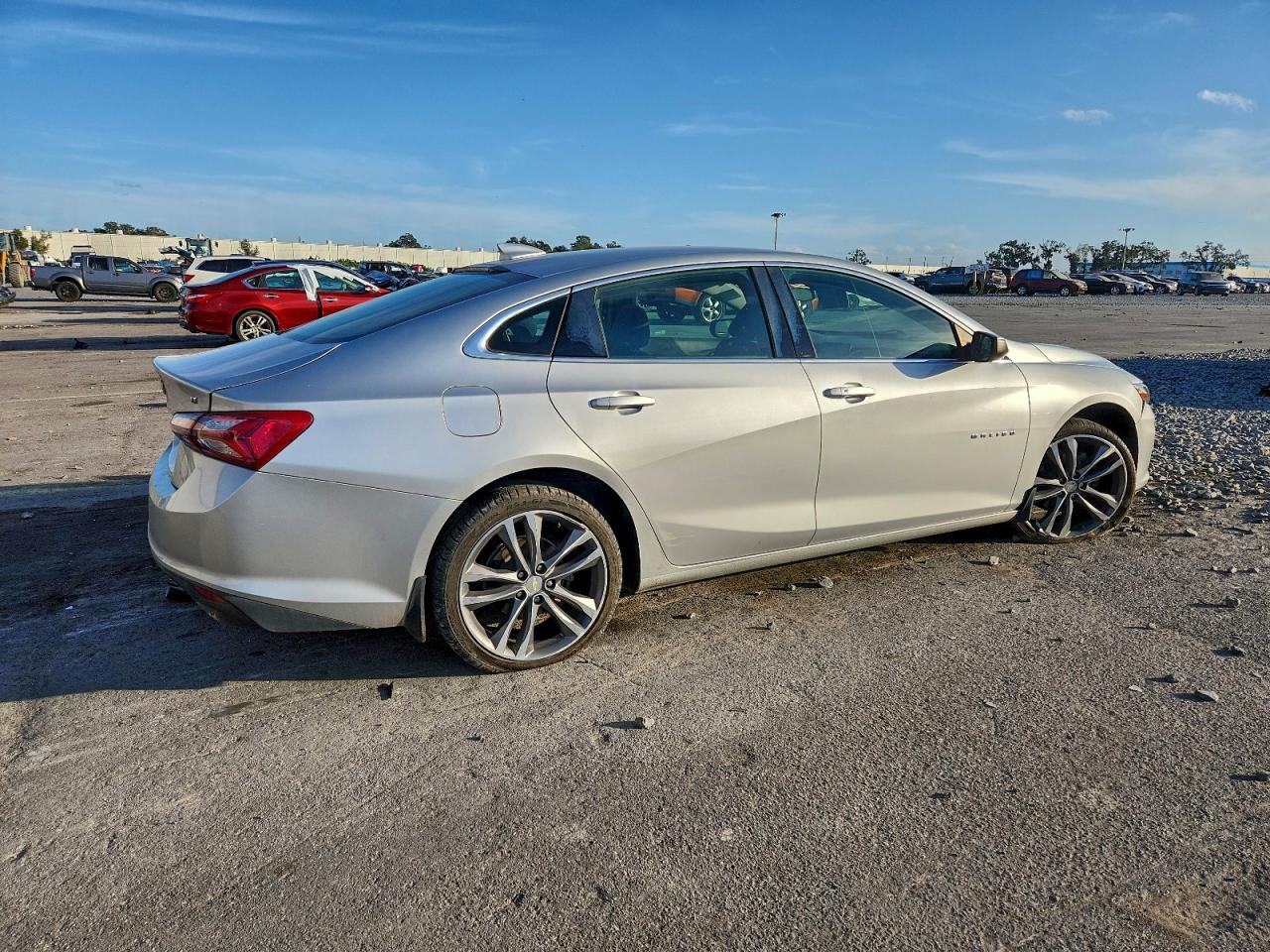 2021 CHEVROLET MALIBU LT photo 3